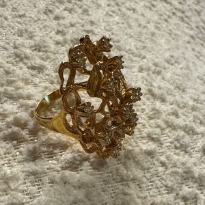 Elegant Gold tone Floral Ring